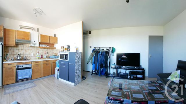 Afficher la photo en grand Appartement T3 à vendre - 3 pièces - 50.45 m2 - TARBES - 65 - MIDI-PYRENEES - Century 21 Gm Immobilier
