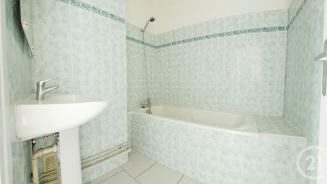 Afficher la photo en grand appartement à vendre - 4 pièces - 73.99 m2 - TARBES - 65 - MIDI-PYRENEES - Century 21 Gm Immobilier